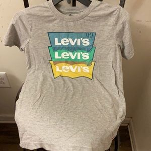 Levi’s tee